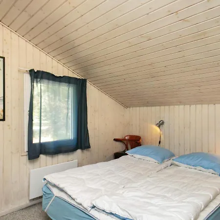 12 Person In Saltum-by Traum * Saltum