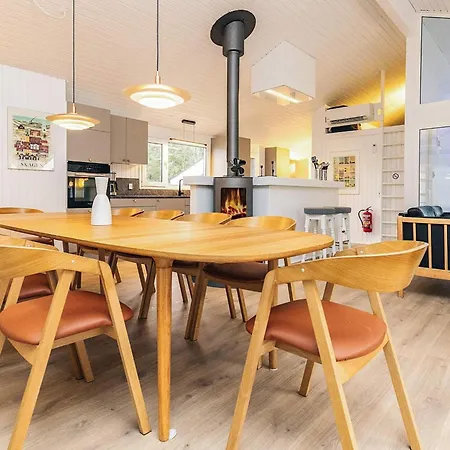 12 Person In Saltum-by Traum * Saltum