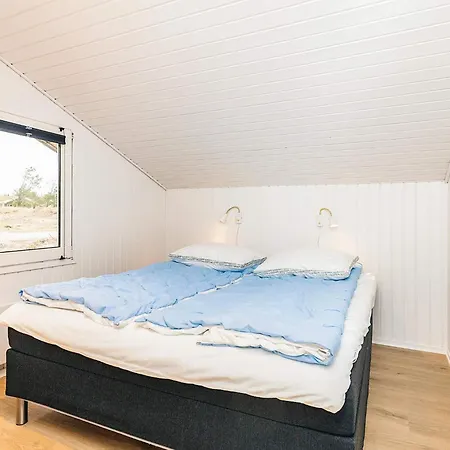 12 Person In Saltum-by Traum * Saltum